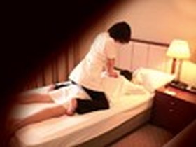 隠し撮り 出張マッサージエステ嬢を口説きまくって何人とヤレる！？無許可中出し　サンプル画像05